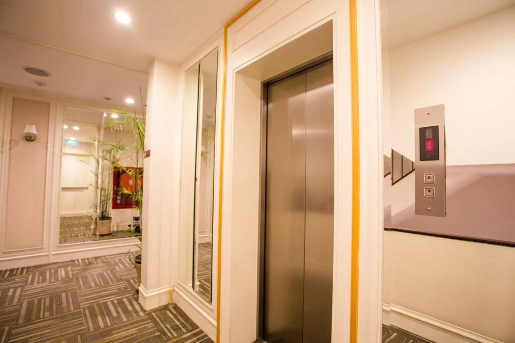 Aphrodite Inn Bangkok Exterior foto